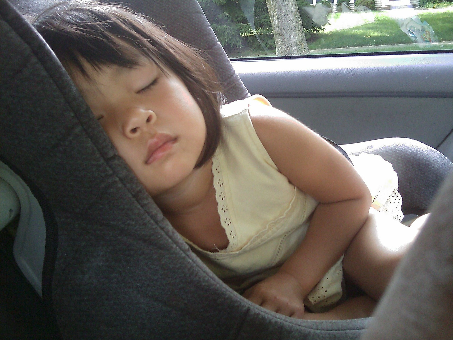 child sleeping car seat